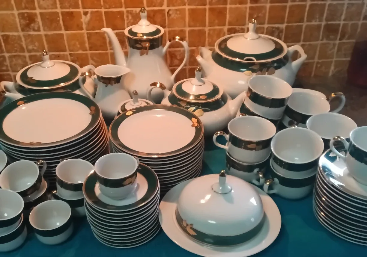 Lunch Set Thun " Carlsbad "  12 Persons  PLEASE READ DESCRIPTION