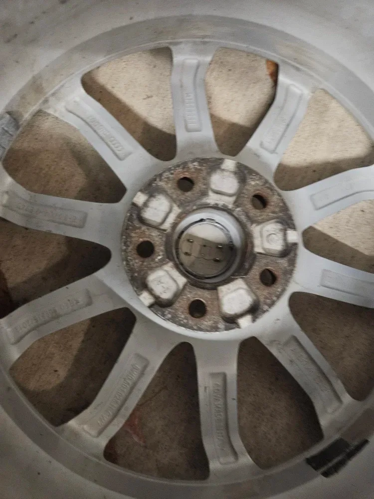 Audi Alloy Wheel set of 4 image indicator(2)