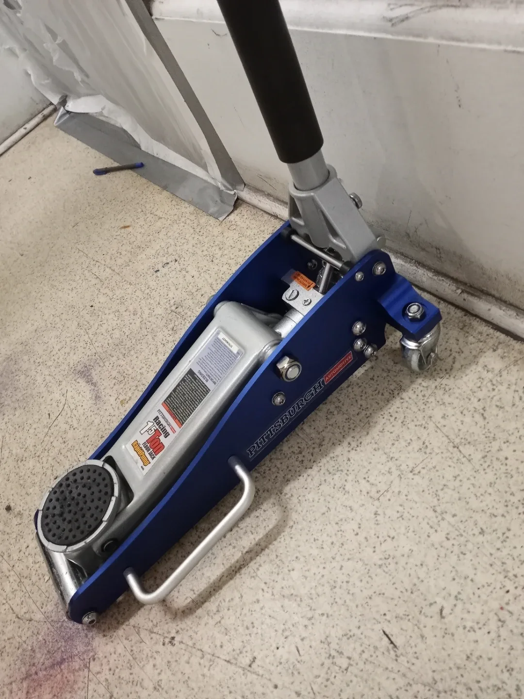 Pittsburgh Racing 1.5 Ton Floor Jack - Automotive image indicator(3)