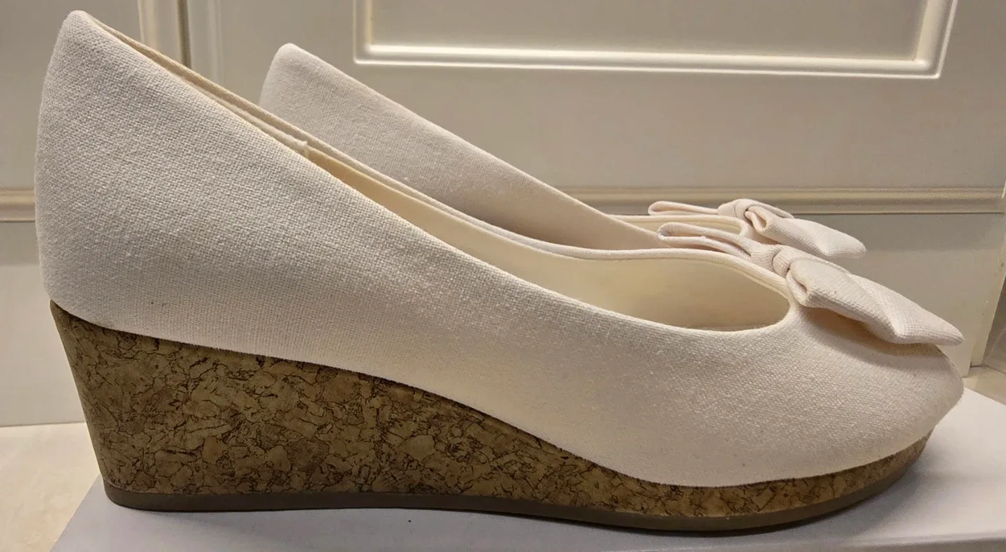 NEW! American Eagle White Wedge Shoes - Size 2 Youth image indicator(5)