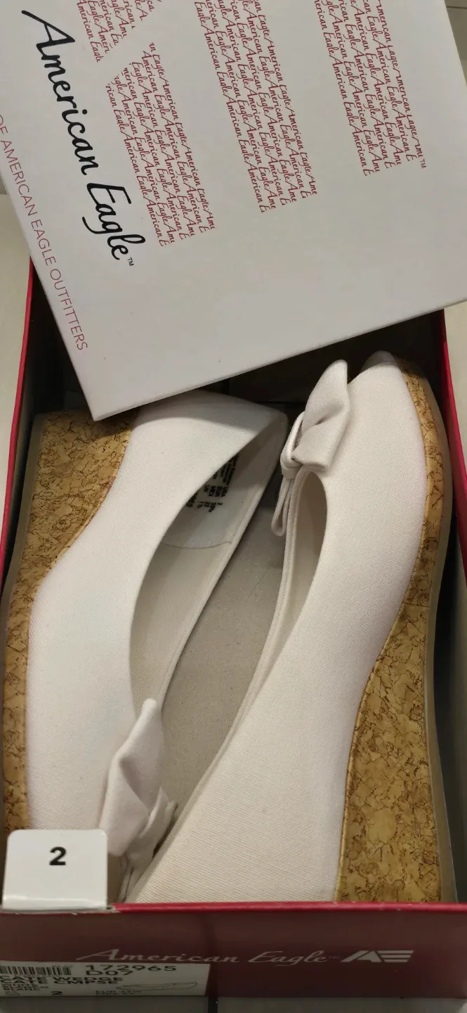 NEW! American Eagle White Wedge Shoes - Size 2 Youth image indicator(7)