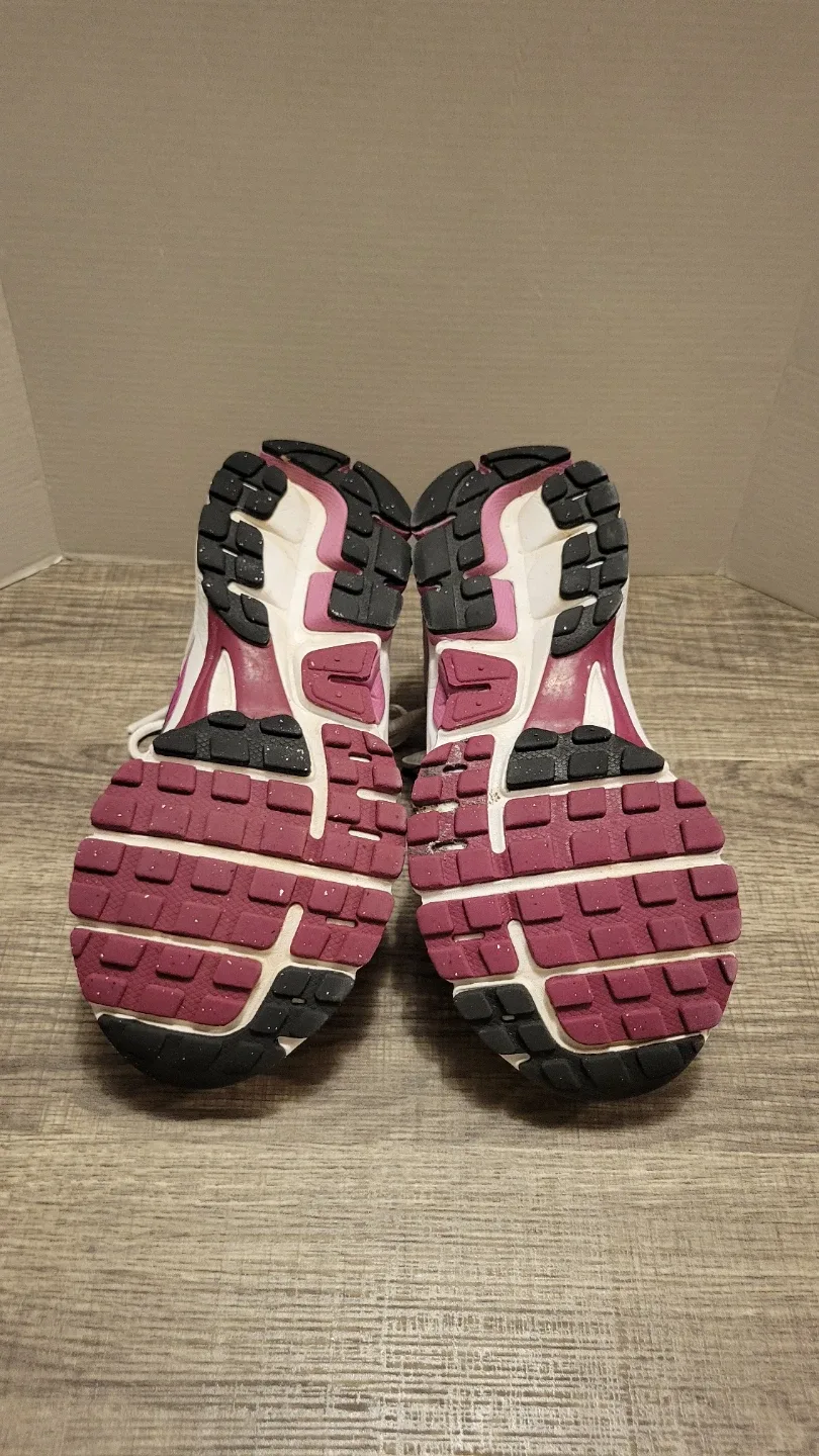 Nike Running Shoes - Size US 3Y image indicator(3)