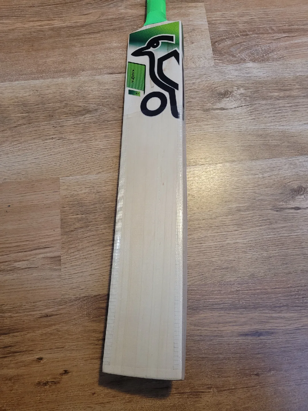Kookaburra Kahuna Grade 1 English Willow Cricket Bat image indicator(2)