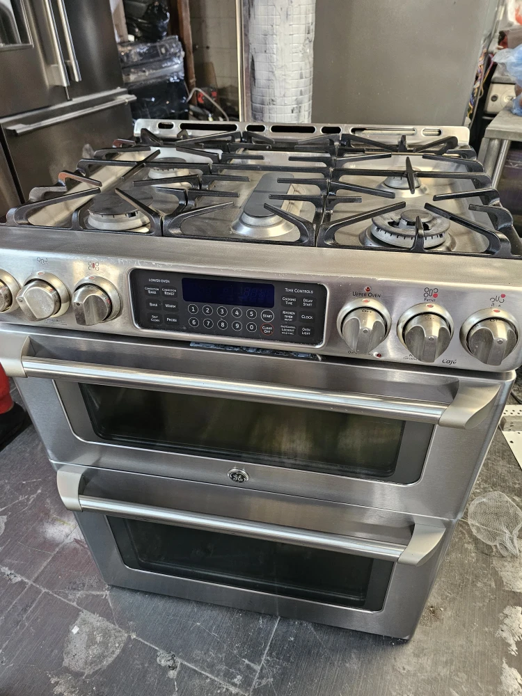 GE Cafe 30in Stainless steel gas stove