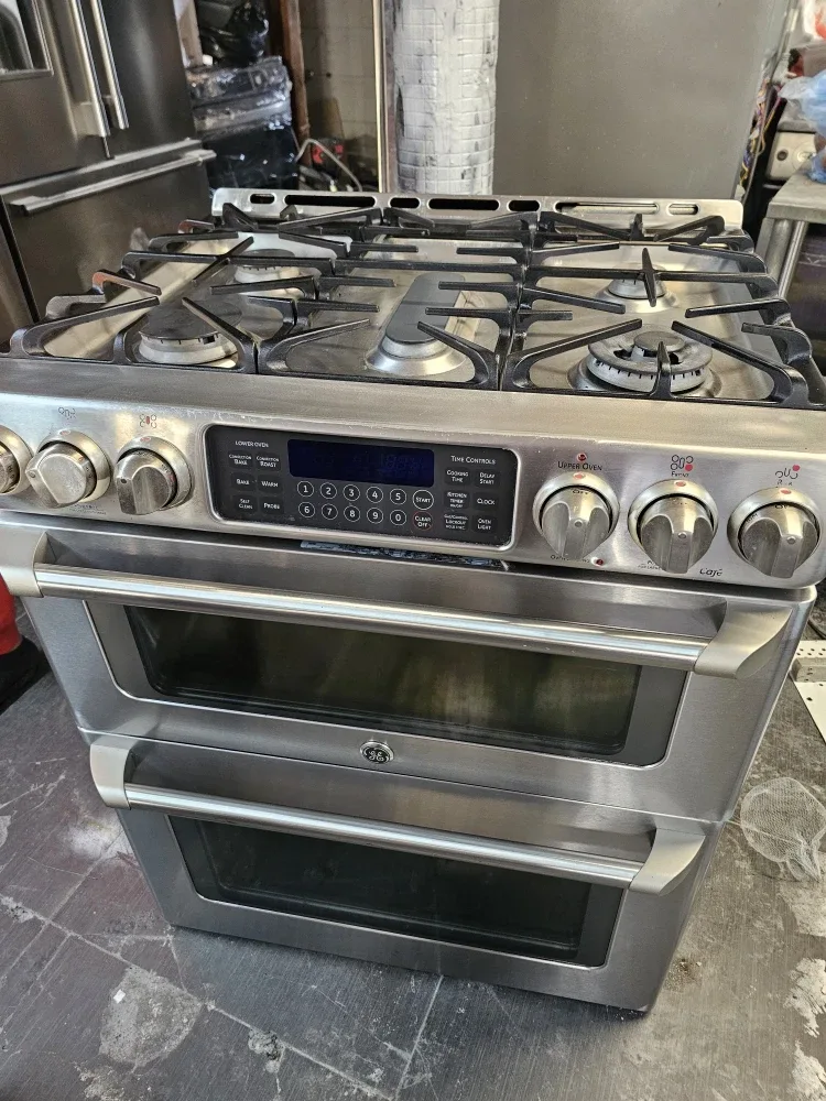 GE Cafe 30in Stainless steel gas stove thumbnail