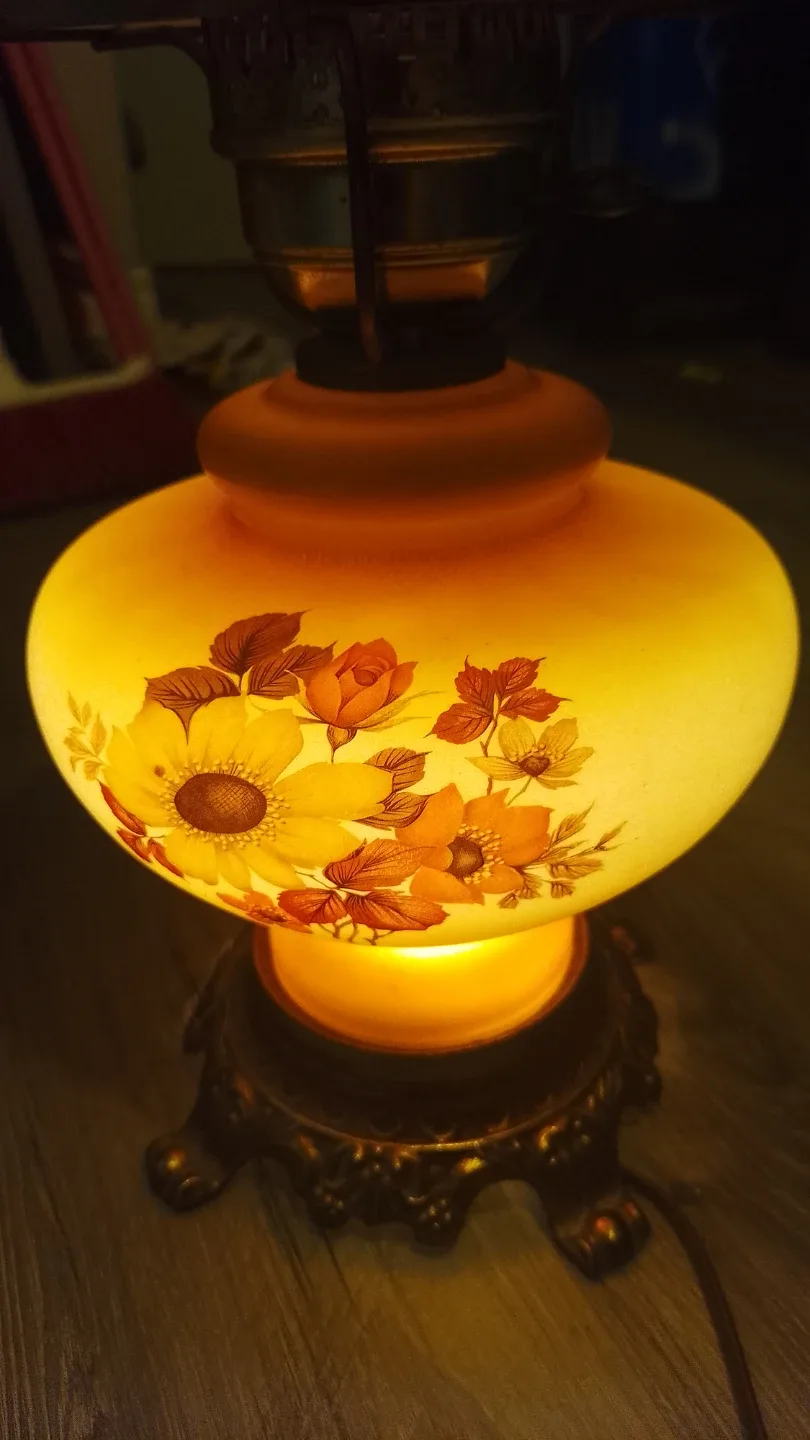 Vintage Floral Table Lamp image indicator(2)