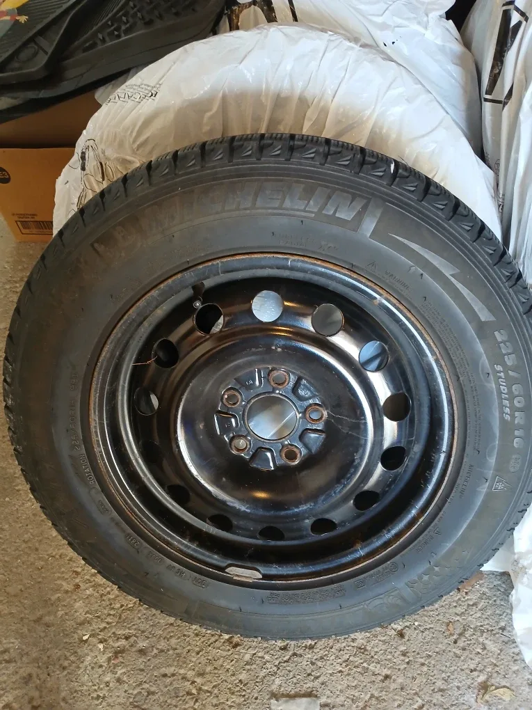 Set of 4 Michelin Winter Tire 225/60R16 with Rims