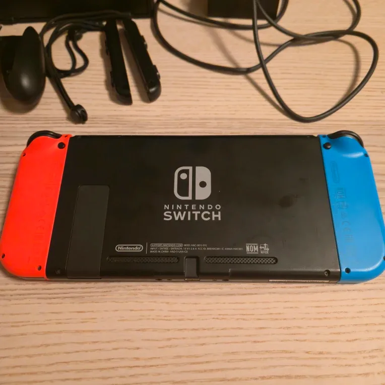 Nintendo Switch V2. Great condition, original accessories. image indicator(5)