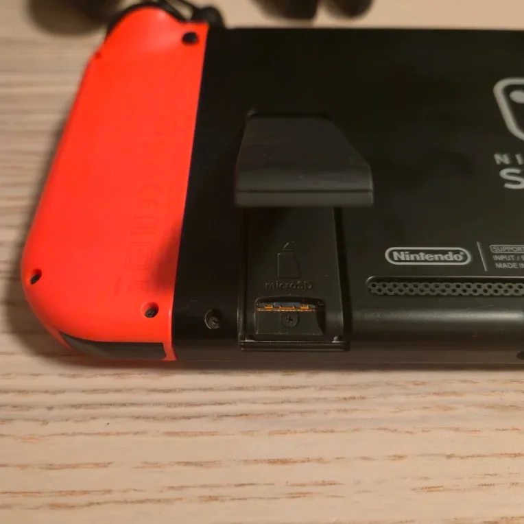 Nintendo Switch V2. Great condition, original accessories. image indicator(6)