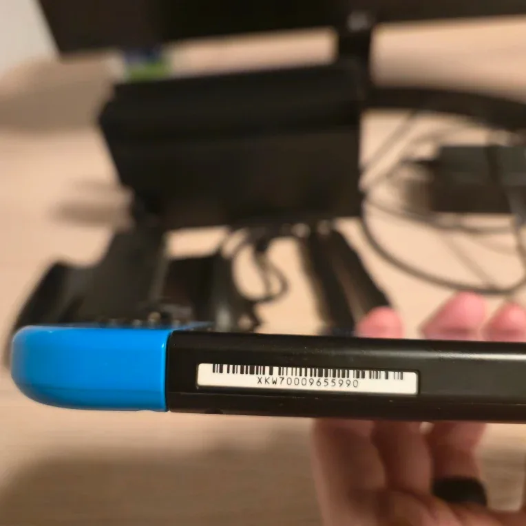 Nintendo Switch V2. Great condition, original accessories. image indicator(7)