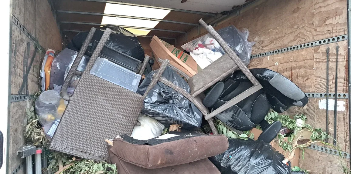 Affordable junk removal fast service image indicator(5)