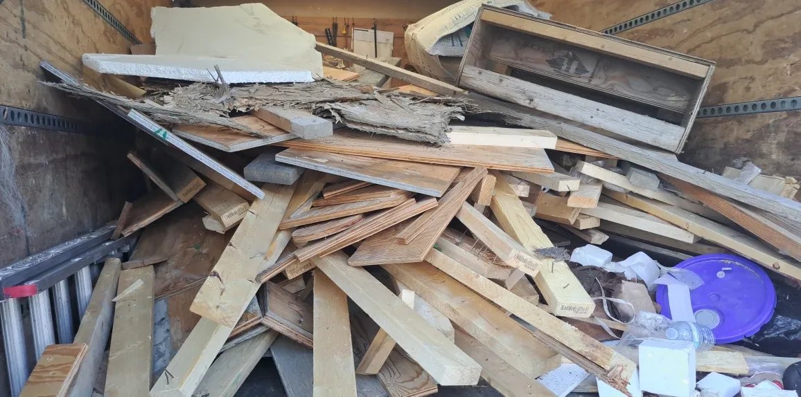 Affordable junk removal fast service image indicator(7)