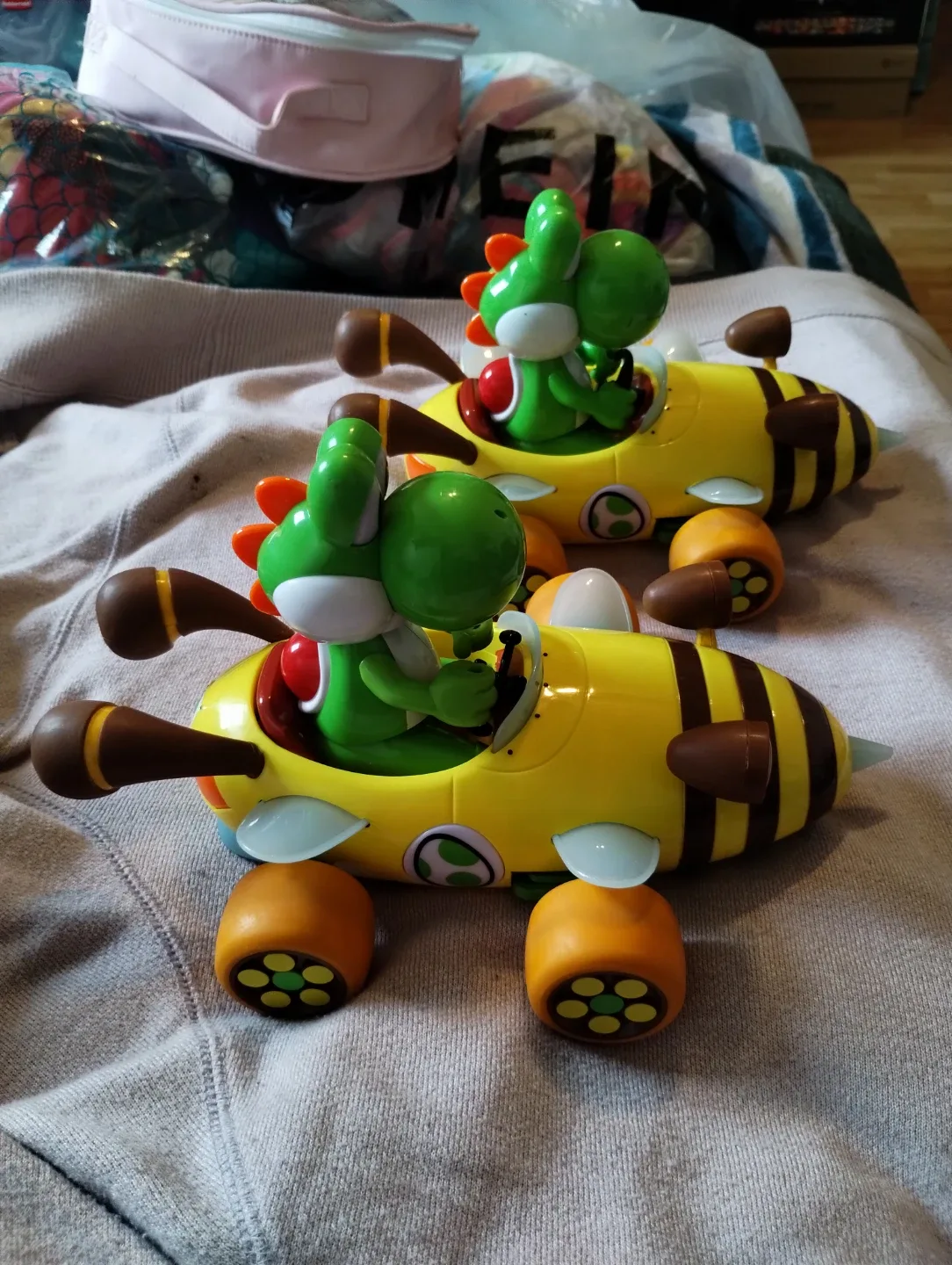 “2 x Yoshi Bee Racer Cars – One Lights Up, One Untested (As-Is)” image indicator(5)