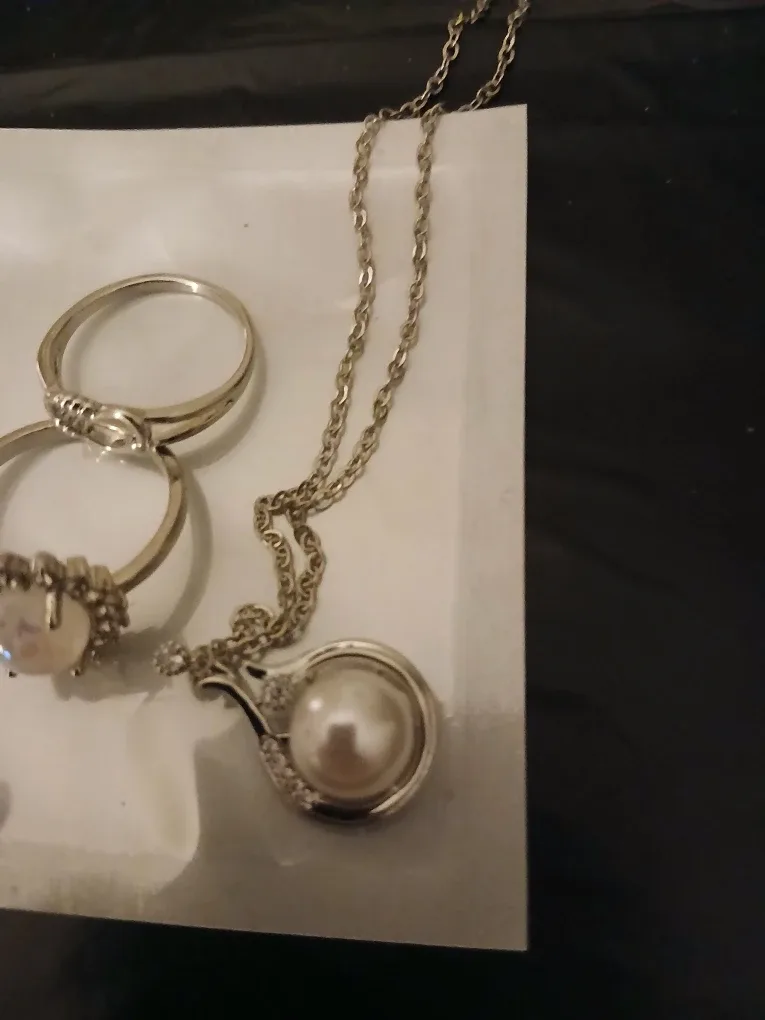 Faux pearl necklace and Ring Set image indicator(2)
