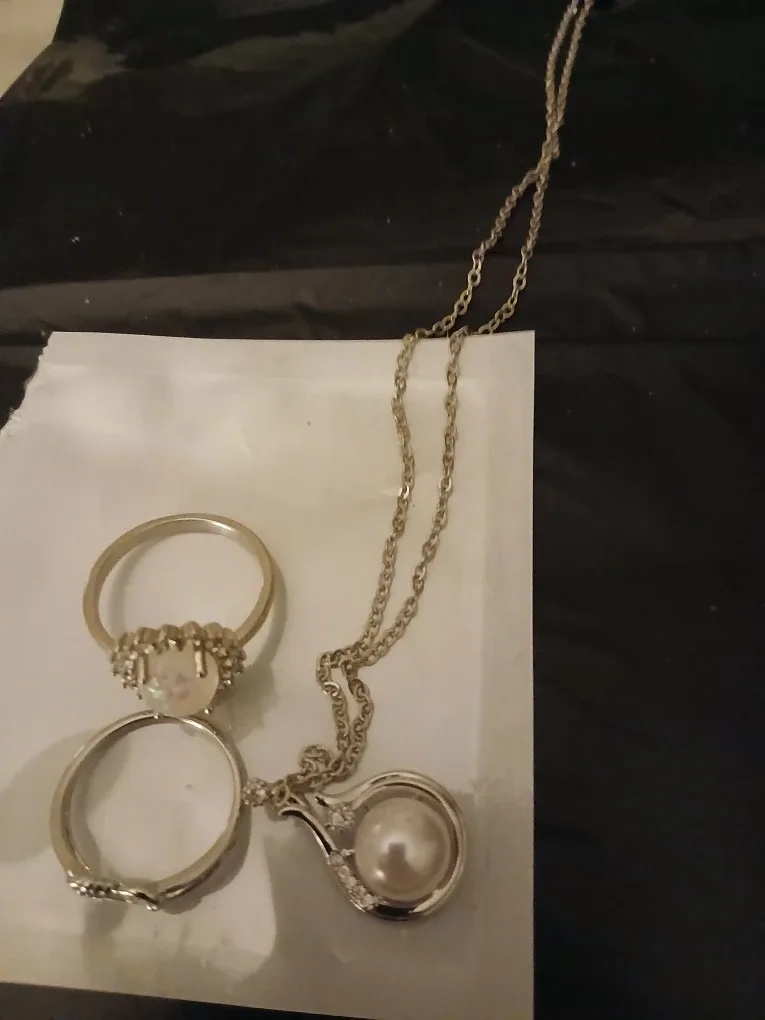Faux pearl necklace and Ring Set image indicator(5)