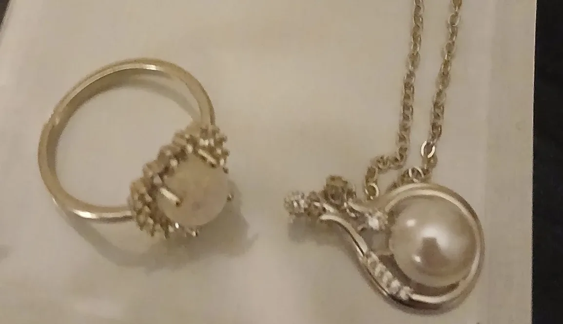 Faux pearl necklace and Ring Set image indicator(6)