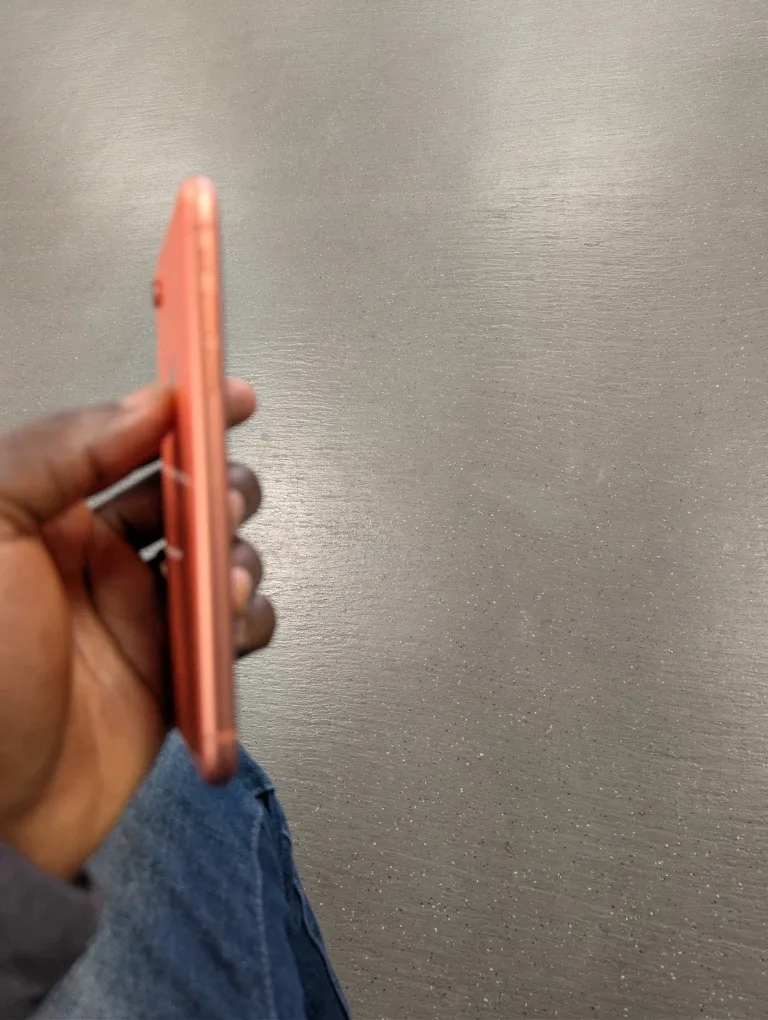 Apple iPhone XR Coral image indicator(5)