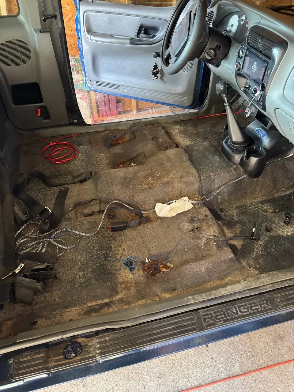 Interior / exterior detailing services image indicator(2)