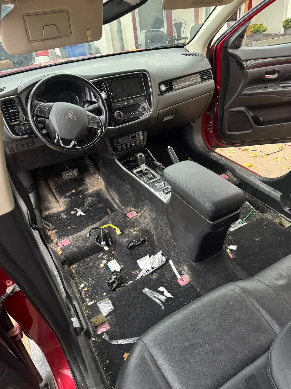 Interior / exterior detailing services image indicator(5)