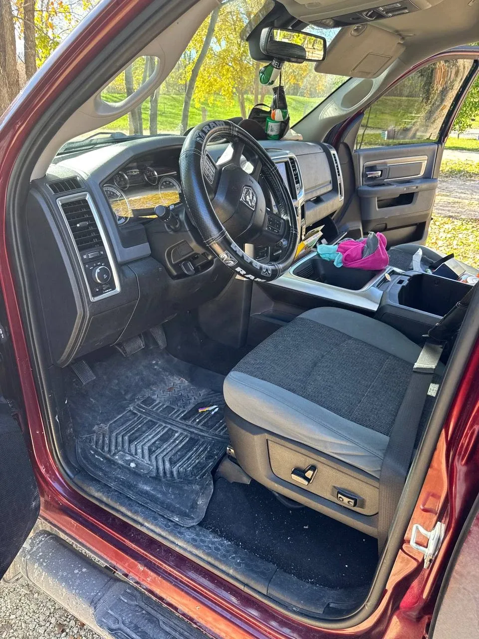 Interior / exterior detailing services image indicator(6)