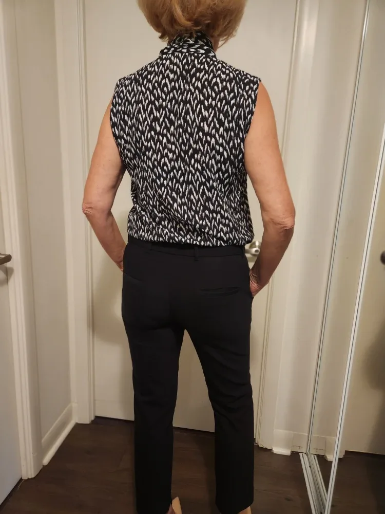 SANDRA ANGELOZZI  BLACK AND WHITE PRINT BLOUSE image indicator(2)