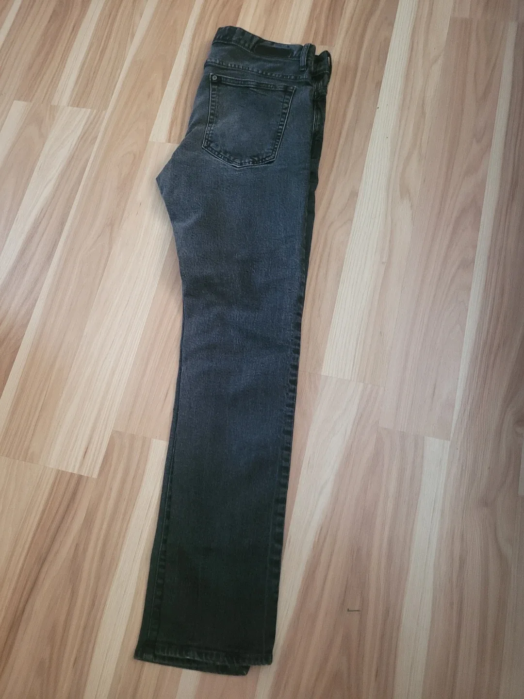 H&M Slim Low Waist Jeans - Size 33/32 image indicator(3)