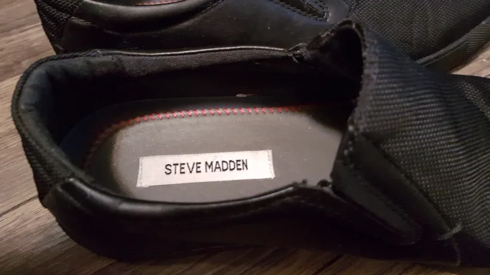 Steve Madden Men's Black Slip-On Shoes - Size 11 image indicator(2)