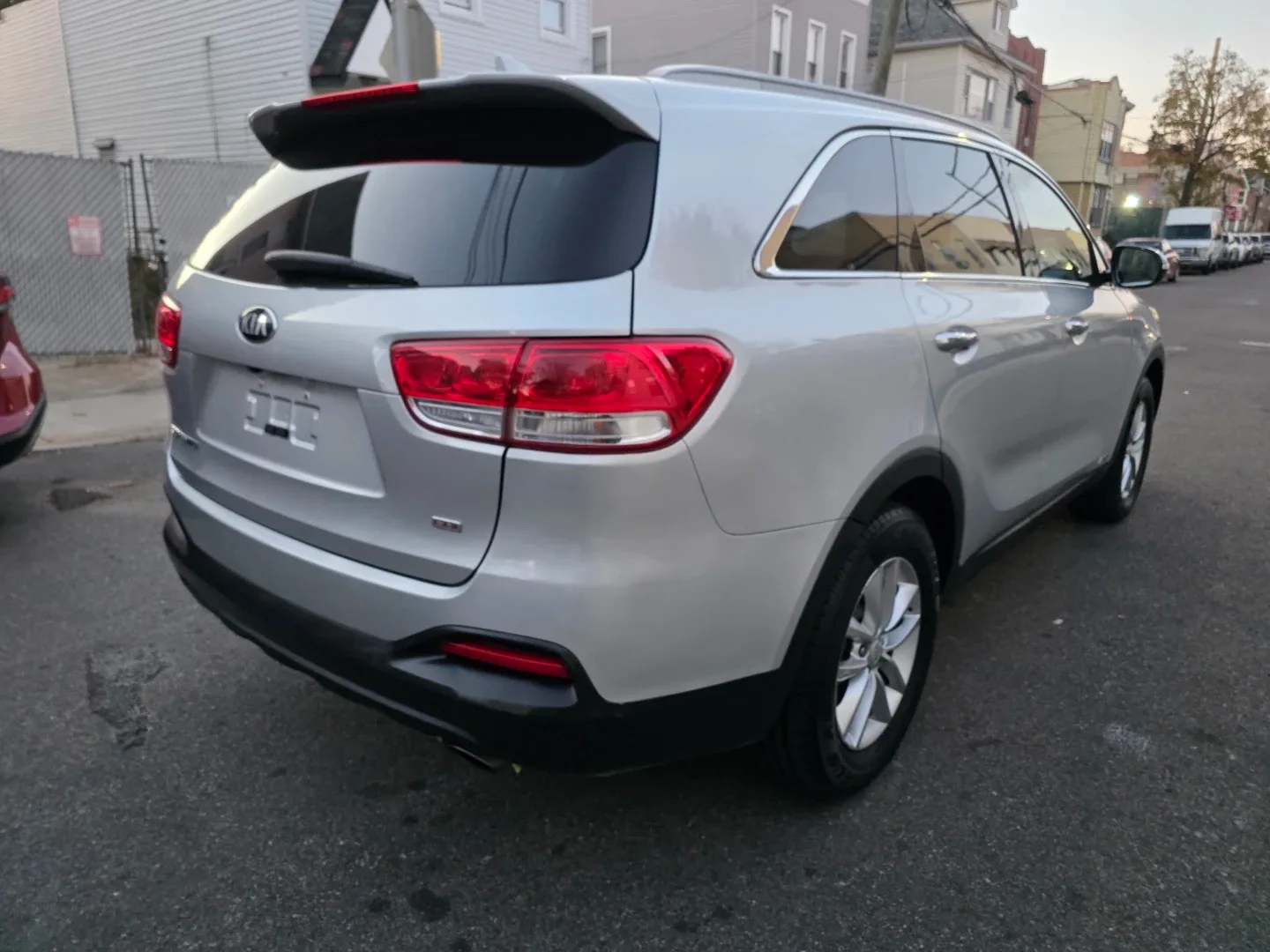 1. 2018 Kia Sorento – Clean Title, Great Condition, 3rd Row SUV image indicator(5)