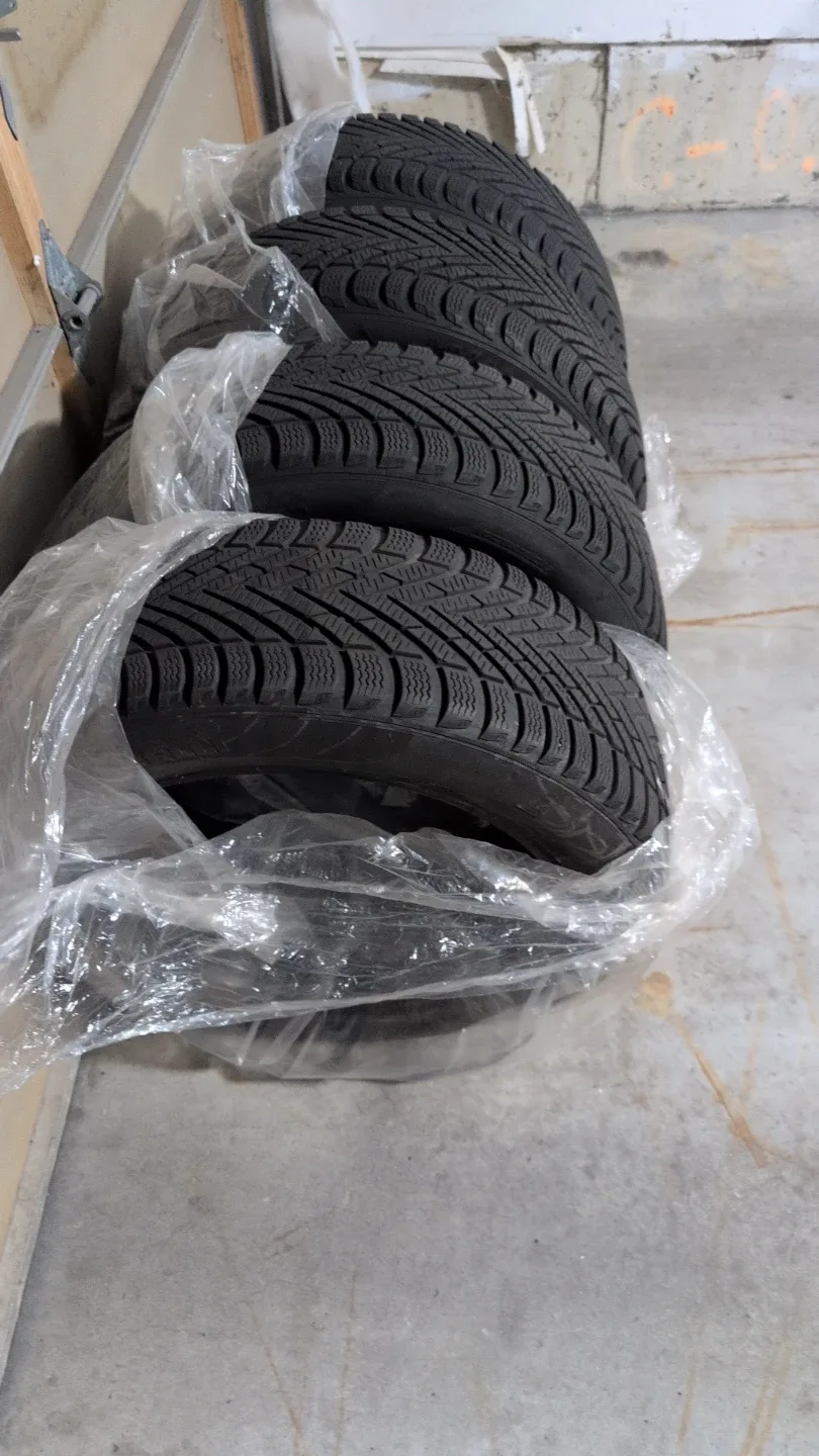 Pirelli Winter Tires - 205/55 R17 - Set of 4 image indicator(2)