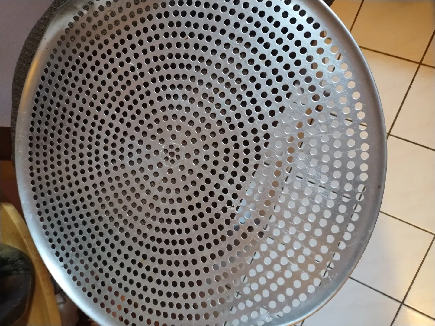 🥕Metal Mesh Round Pizza Tray 18 inches image indicator(4)