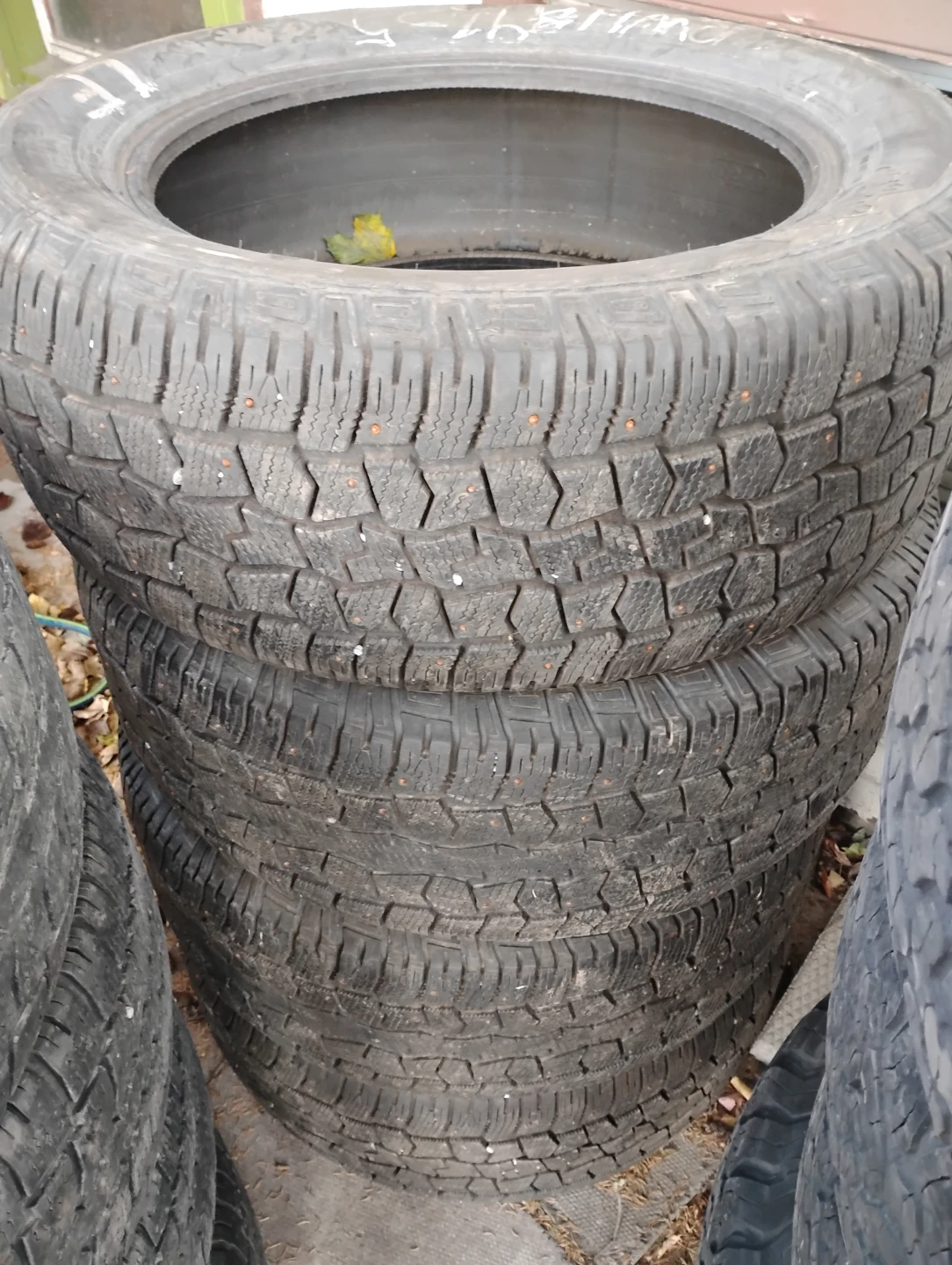 Set of 4 LT275/65R18 Studded Winter Tires