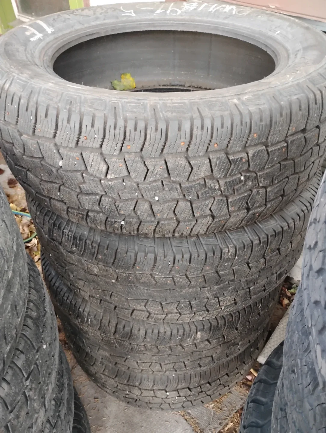 Set of 4 LT275/65R18 Studded Winter Tires