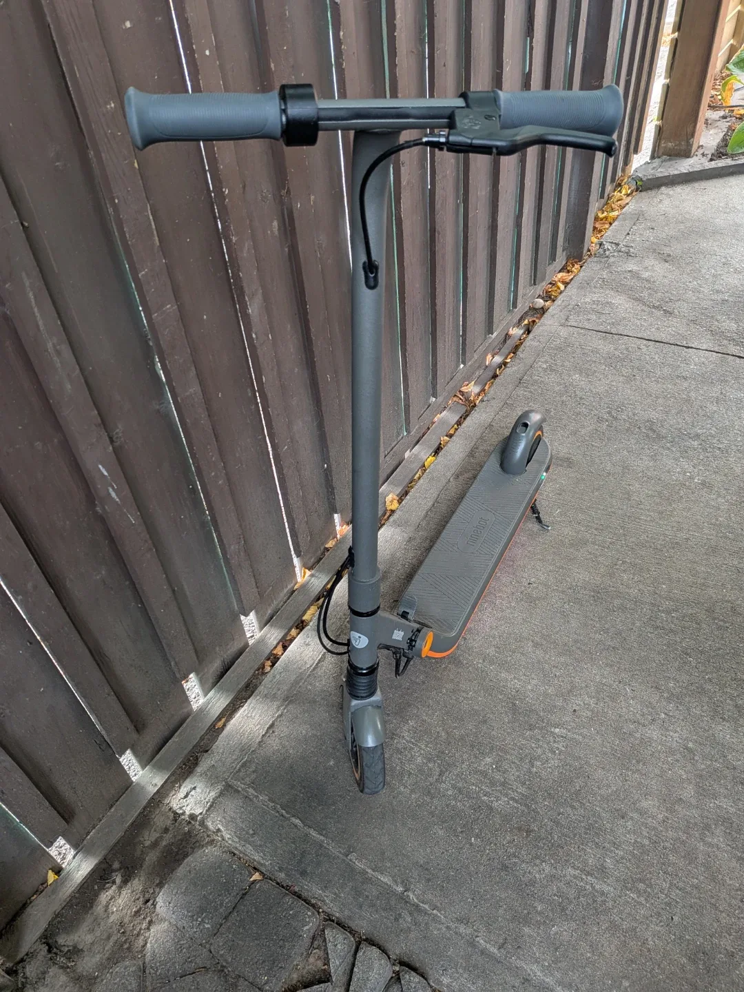 Ninebot Zing E12 Electric Scooter image indicator(2)