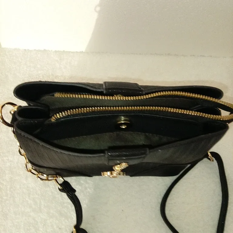 Black Shoulder Bag with Gold Chain image indicator(9)
