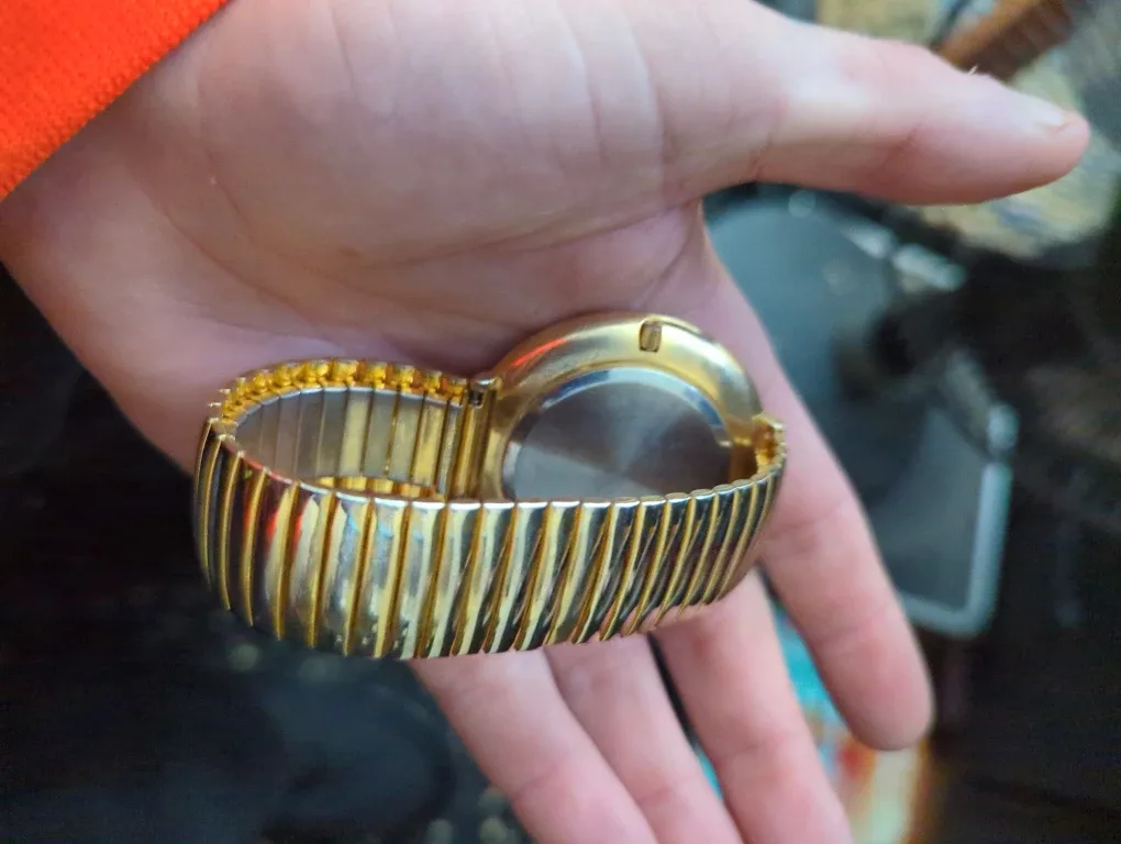 Today Quartz Gold Watch image indicator(2)