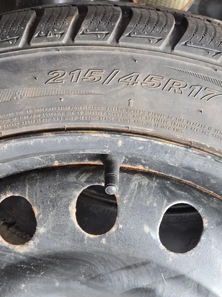 Set of 4 Winter Tires 215/45R17 image indicator(3)