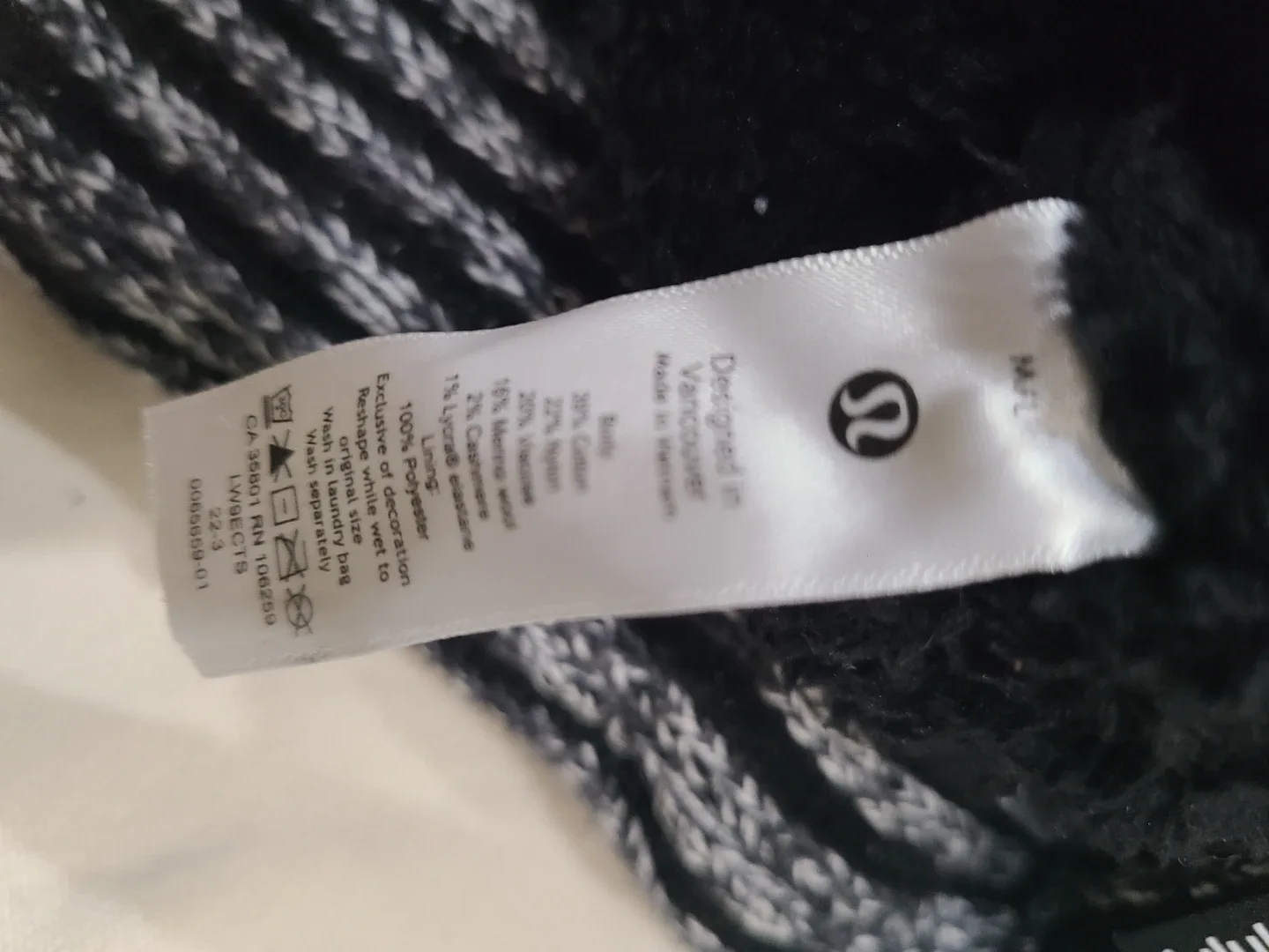 Lululemon Mittens M/G Black/Grey image indicator(5)