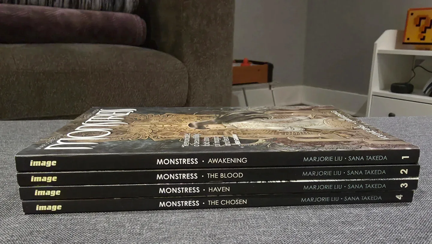 Graphic Novel Set image indicator(7)