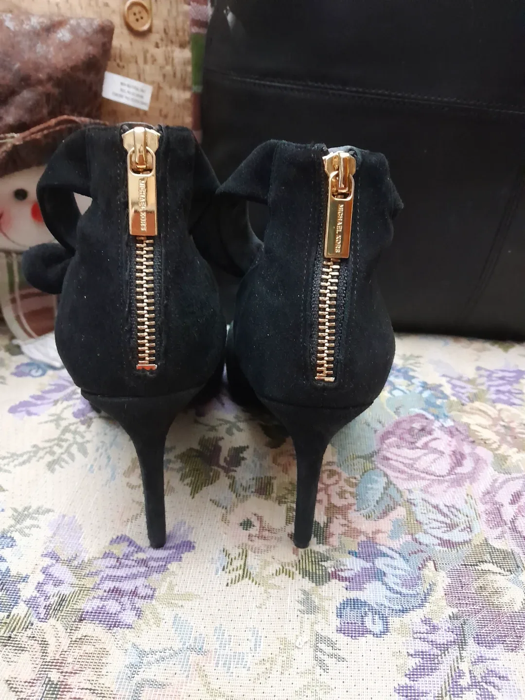 Michael Kors Black Heels - Size 8M image indicator(2)