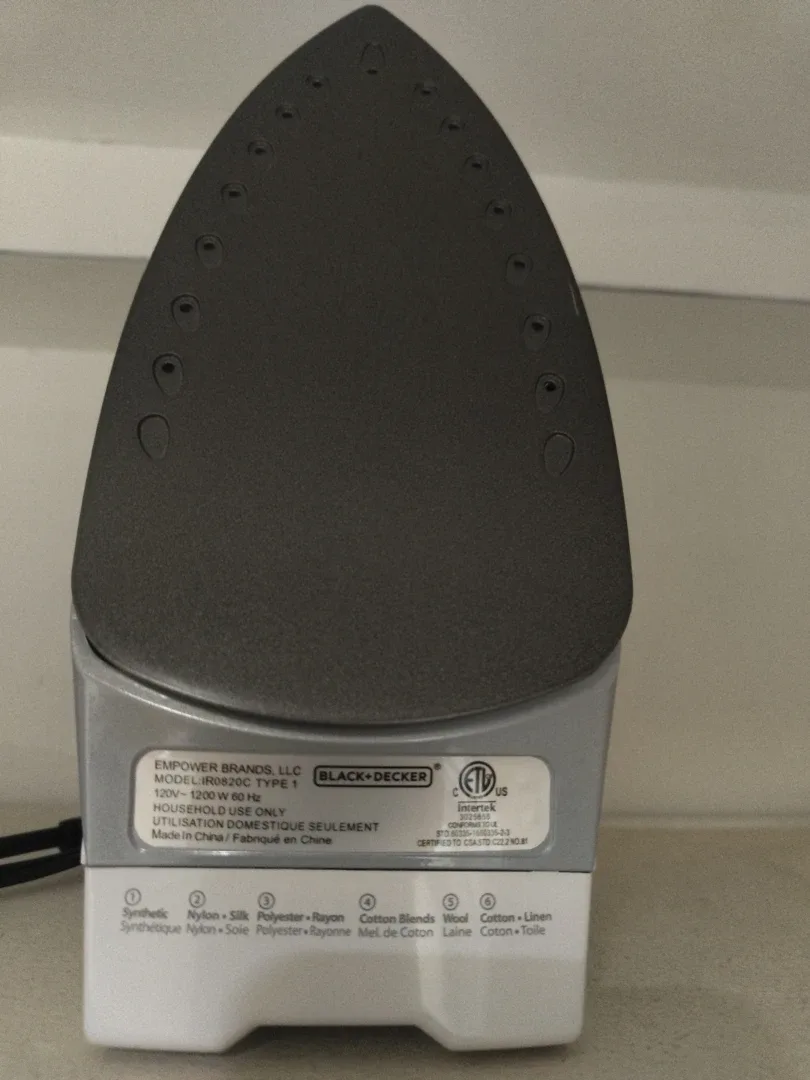 Black+Decker IR0820C Steam Iron image indicator(3)