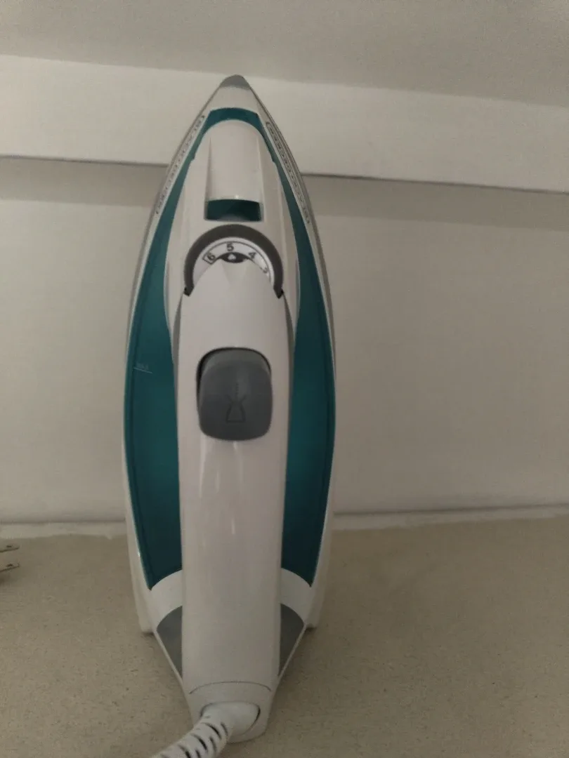 Black+Decker IR0820C Steam Iron image indicator(4)