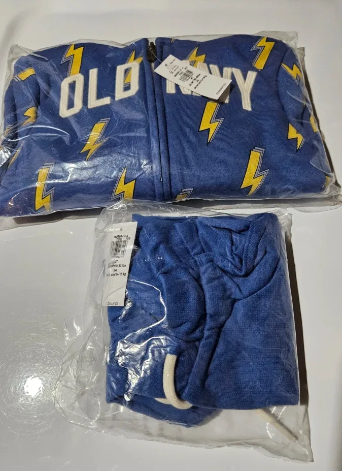 New Old Navy 2T Lightning Bolt Outfit