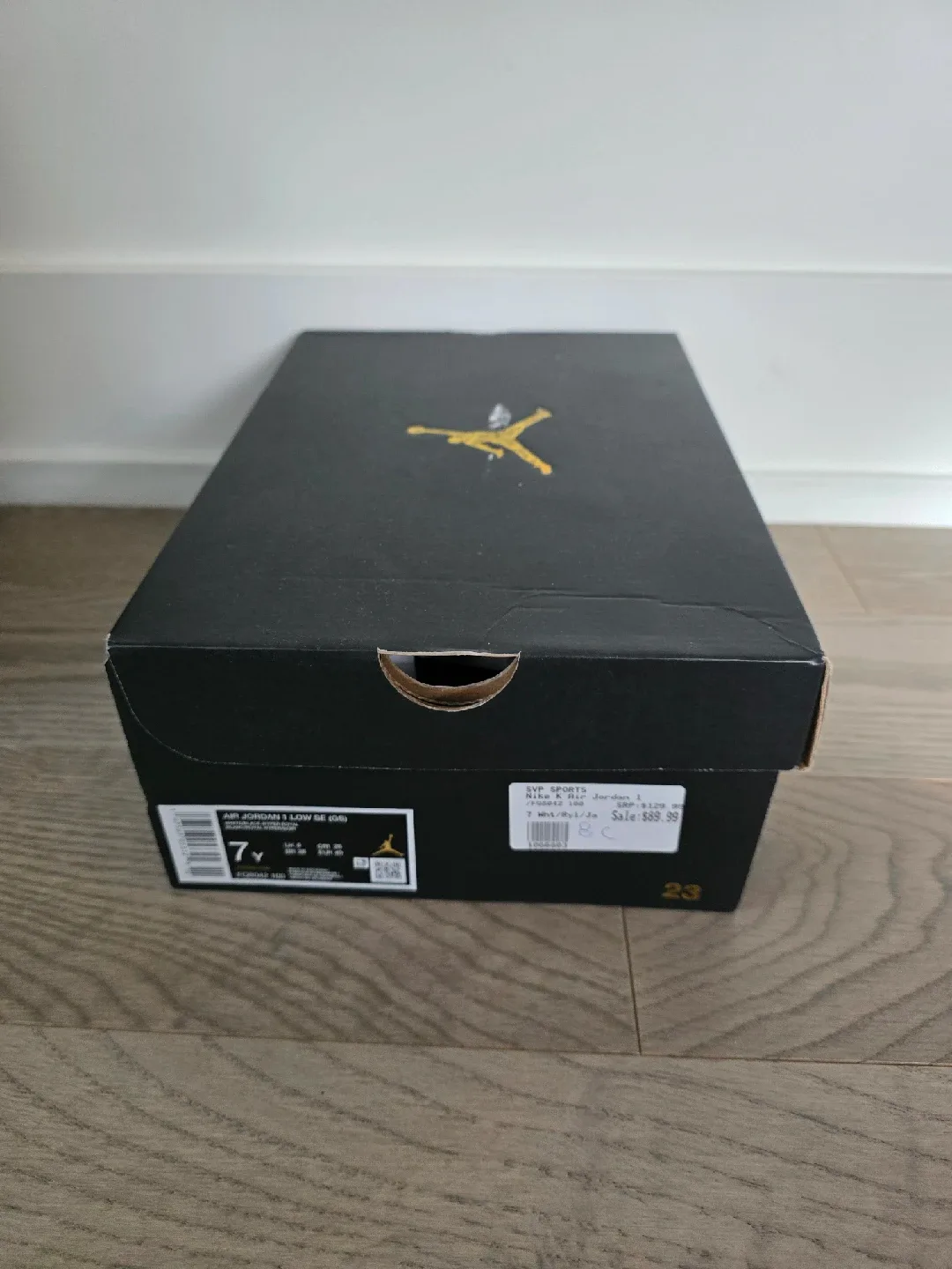 Air Jordan 1 Low SE (GS) Size 7Y image indicator(5)
