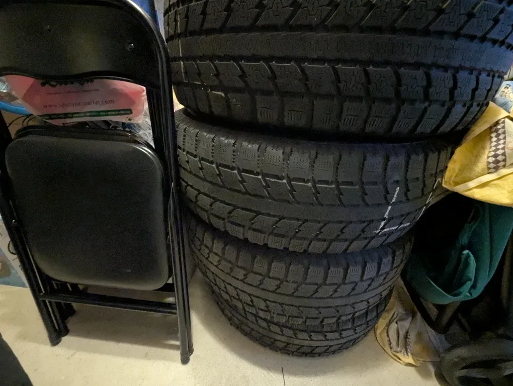Set of 4 Toyo Winter Tires on rim image indicator(3)