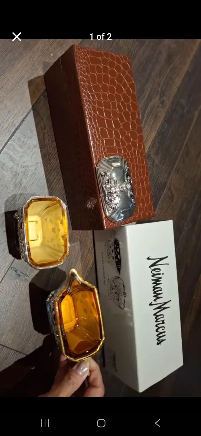 Neiman Marcus Creamer and Sugar set image indicator(3)