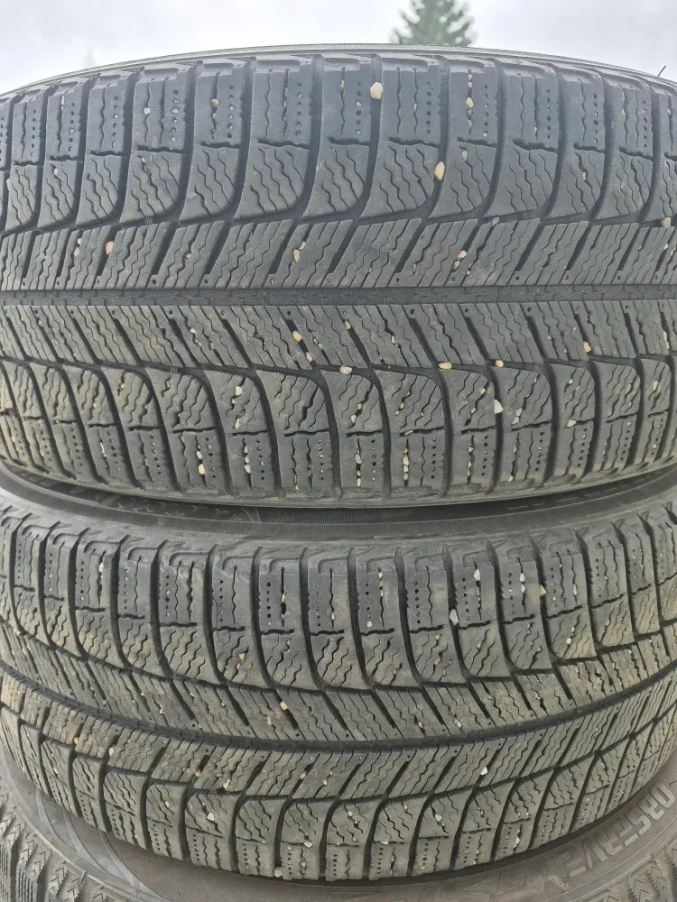 Michelin 215/55R17 two Winter Tires image indicator(6)