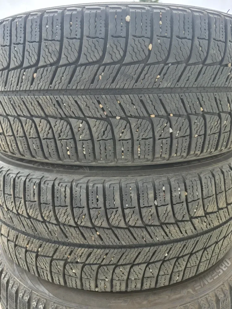 Michelin 215/55R17 two Winter Tires image indicator(7)