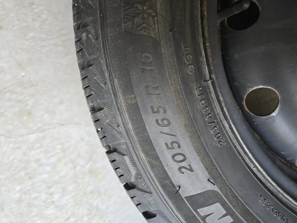 Michelin X-Ice Snow 205/65R16 Tires image indicator(4)