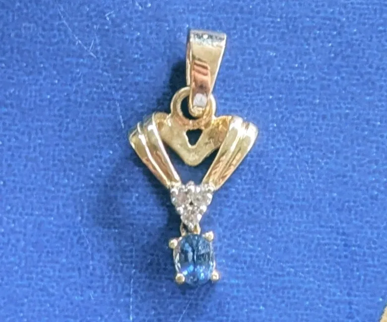 14K gold pendant with tanzanite