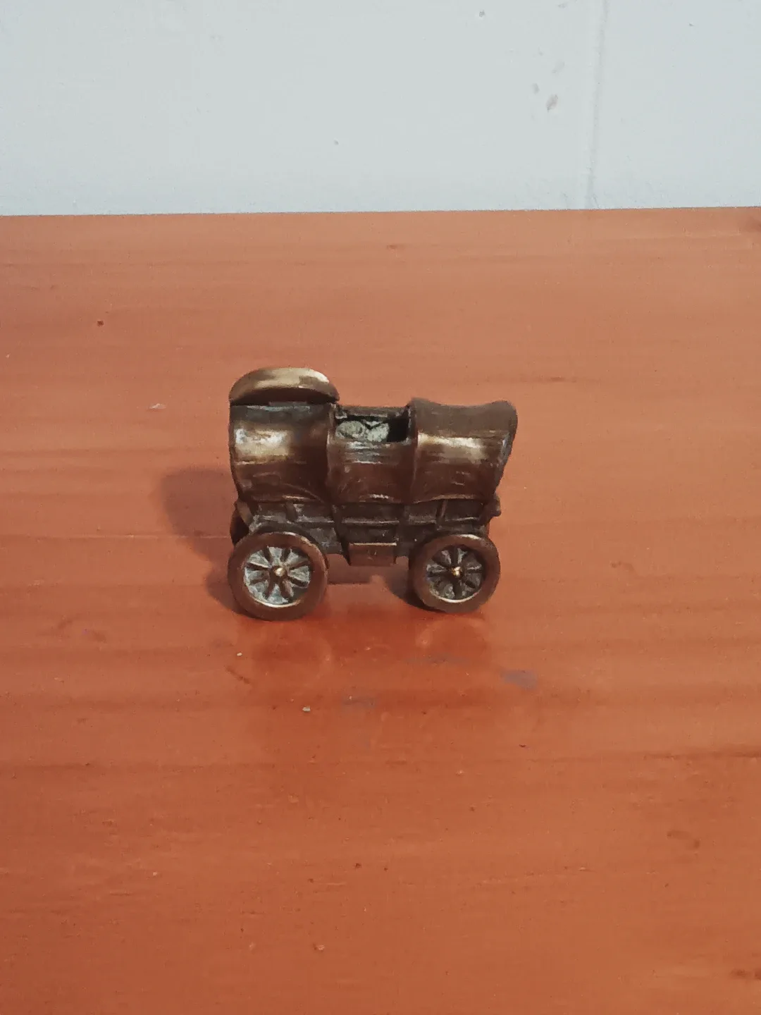 Vintage Ronson Crown Table Lighter & Gettysburg Wagon
